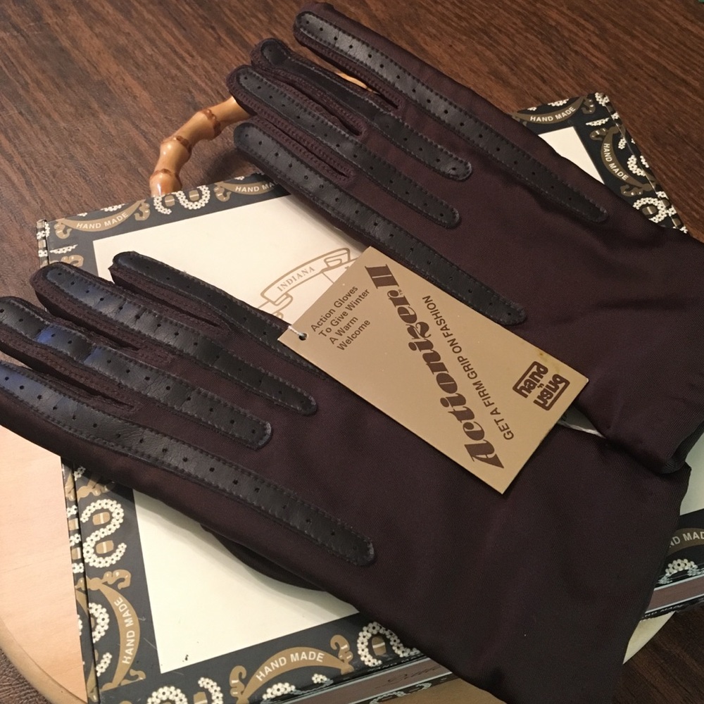 Brown gloves